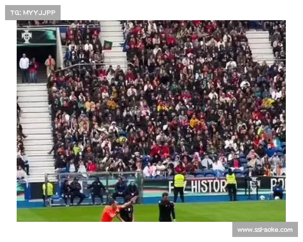 世预赛：威尔逊任意球世界波破门，完成帽子戏法